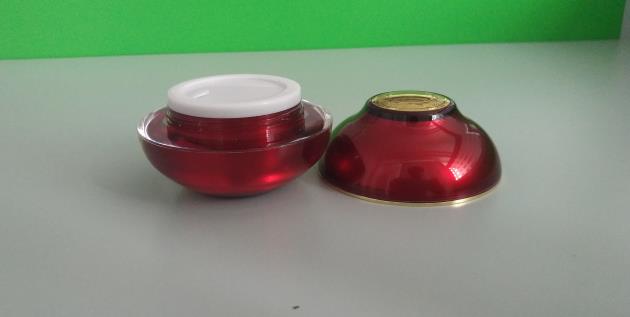 首批灌装美肤产品样品下线